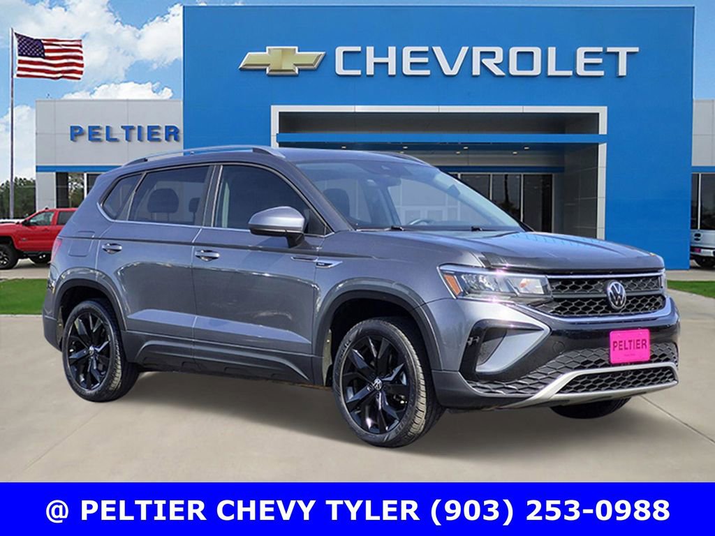 Used 2023 Volkswagen Taos SE w/ Black Wheel Package
