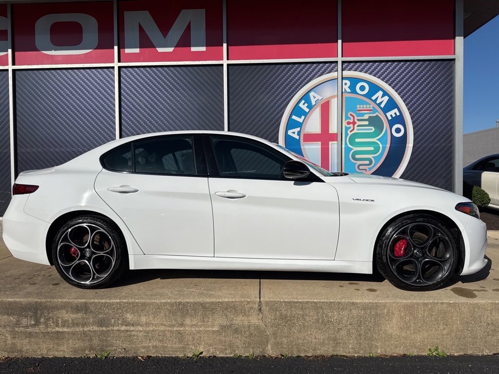 Used 2022 Alfa Romeo Giulia Veloce image 2