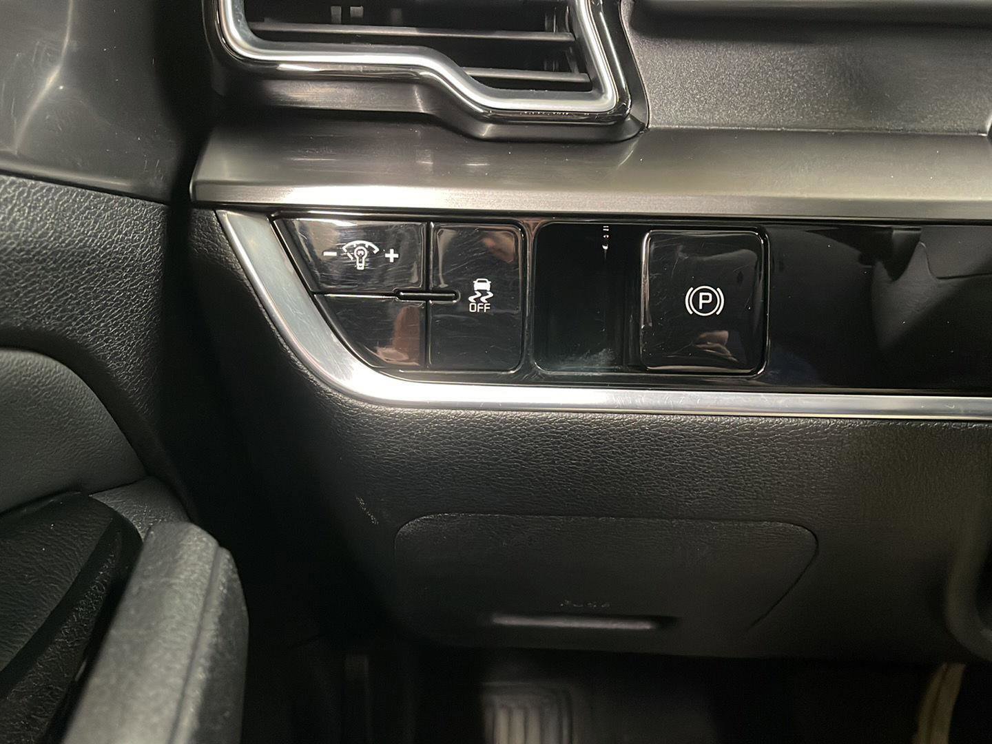 Used 2023 Kia Sportage EX image 13