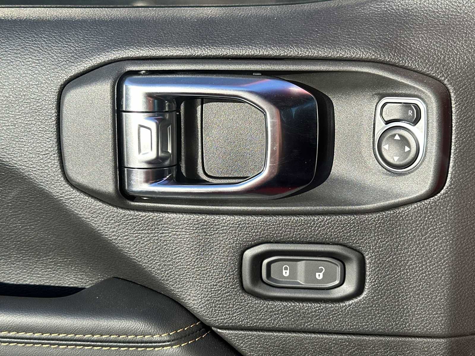 New 2025 Jeep Gladiator Sport w/ Premium Package image 15