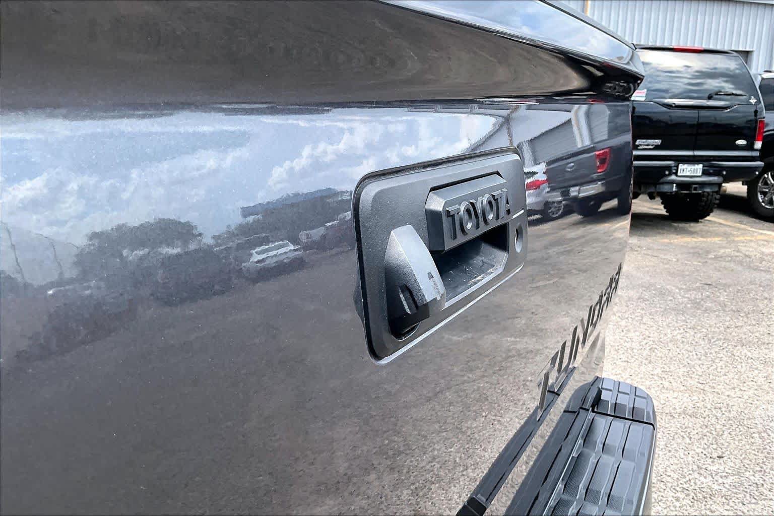 Used 2020 Toyota Tundra SR5 w/ TRD Off-Road Package AWD/4WD image 31