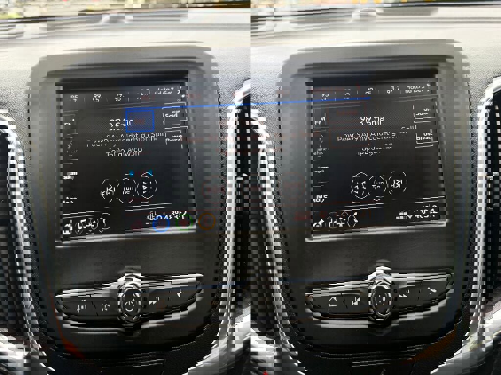 Used 2021 Chevrolet Equinox LT image 17