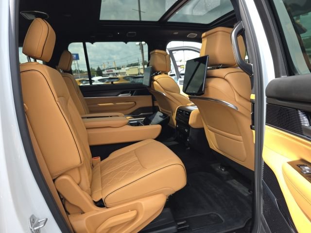Used 2025 Jeep Grand Wagoneer Series III w/ Rear Seat Video Group 1 AWD/4WD image 44