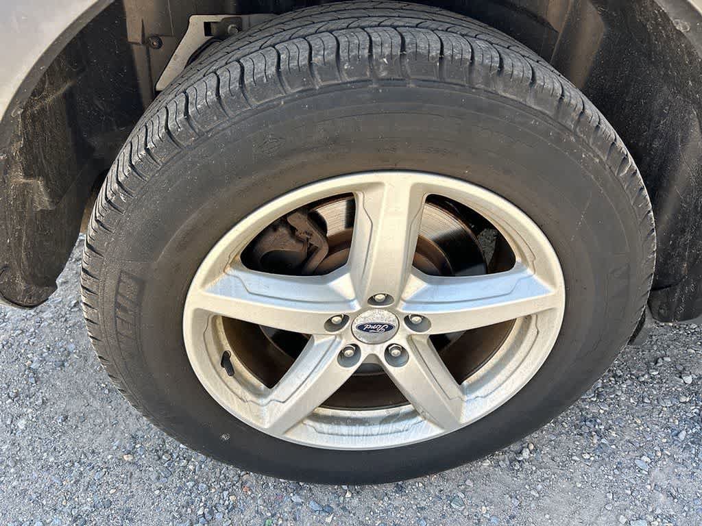 Used 2017 Ford Explorer XLT w/ Equipment Group 202A AWD/4WD image 10