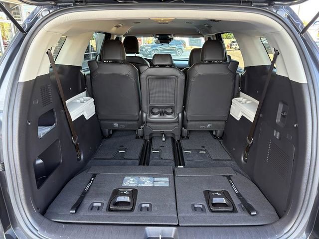 Used 2023 Kia Carnival LX image 35