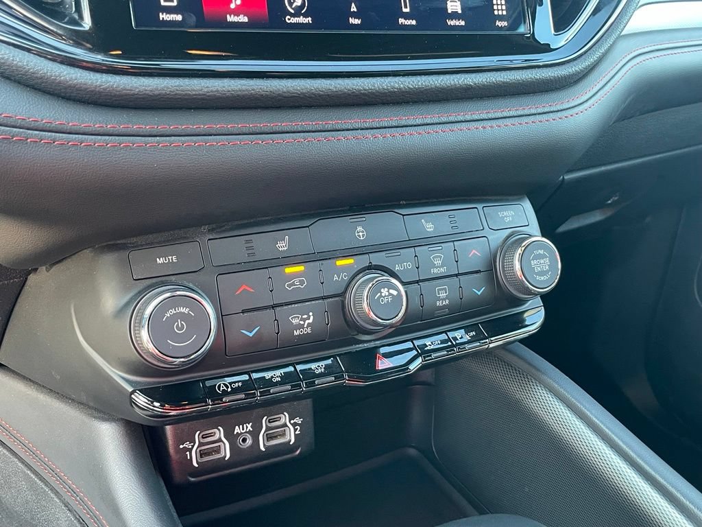 Used 2025 Dodge Durango GT AWD/4WD image 17