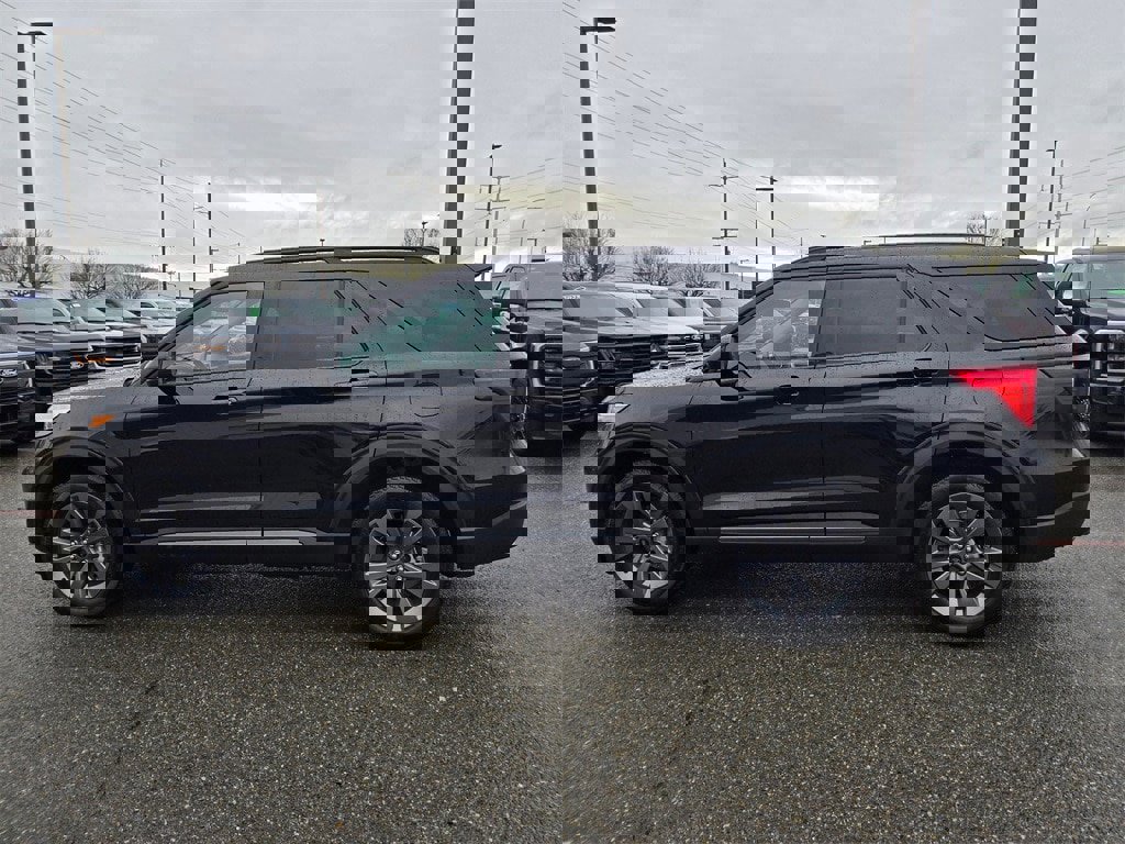 Used 2024 Ford Explorer XLT w/ Equipment Group 202A image 8