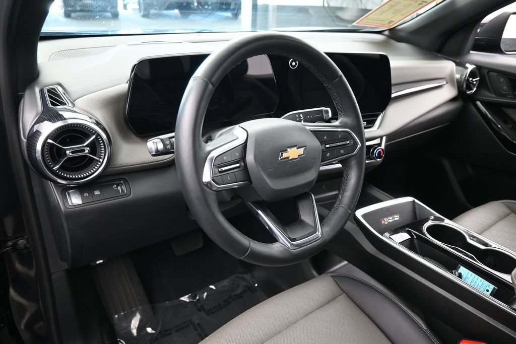 Used 2025 Chevrolet Equinox LT w/ Convenience Package II FWD image 11
