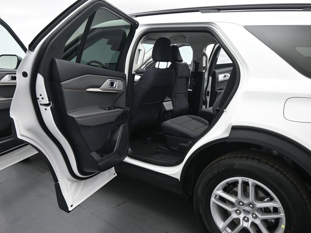 New 2026 Ford Explorer Active RWD image 17