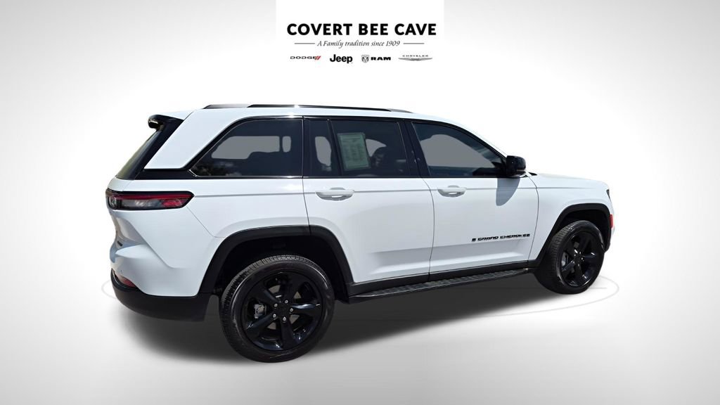 Used 2024 Jeep Grand Cherokee Limited w/ Luxury Tech Group II image 11