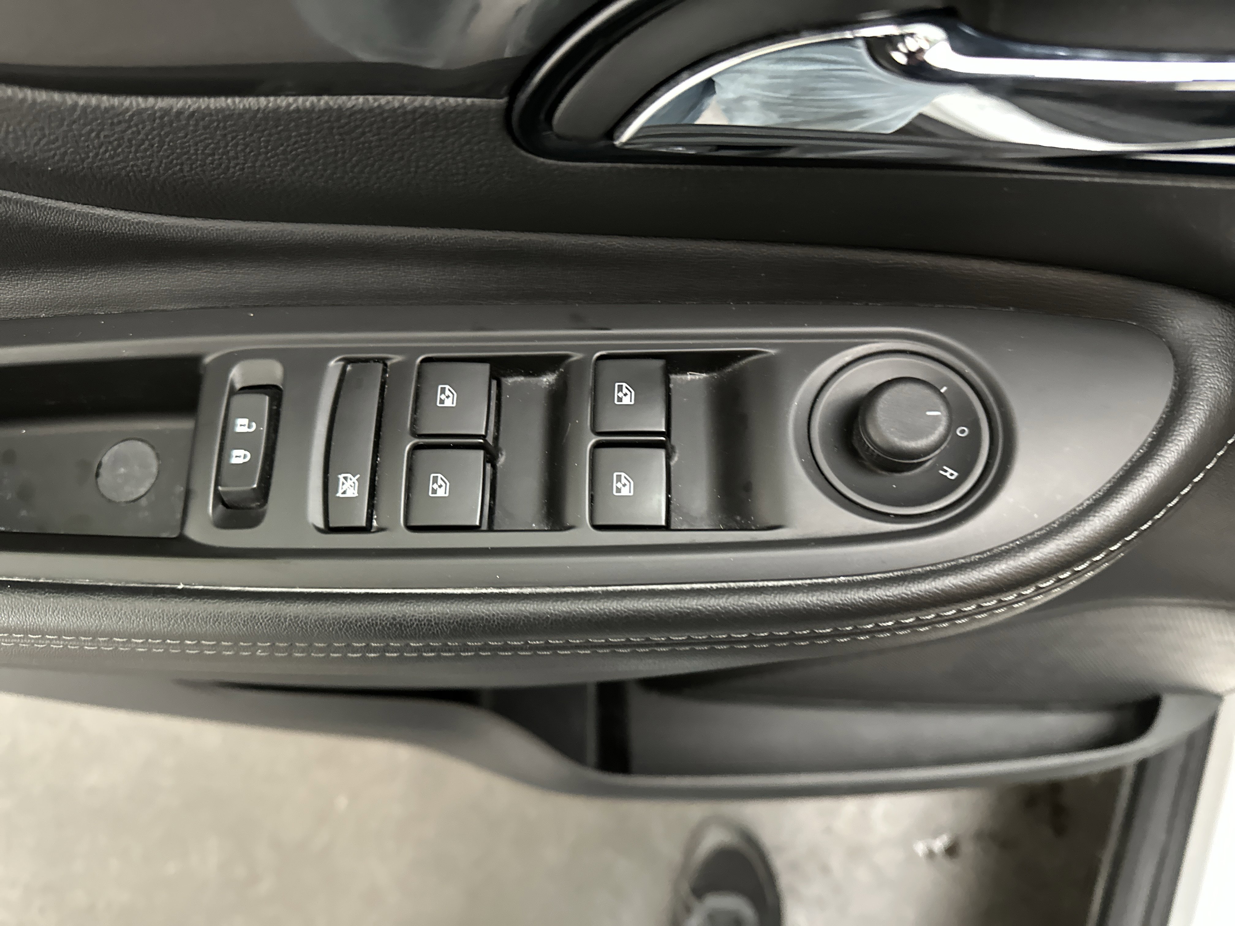 Used 2020 Buick Encore Preferred FWD image 17