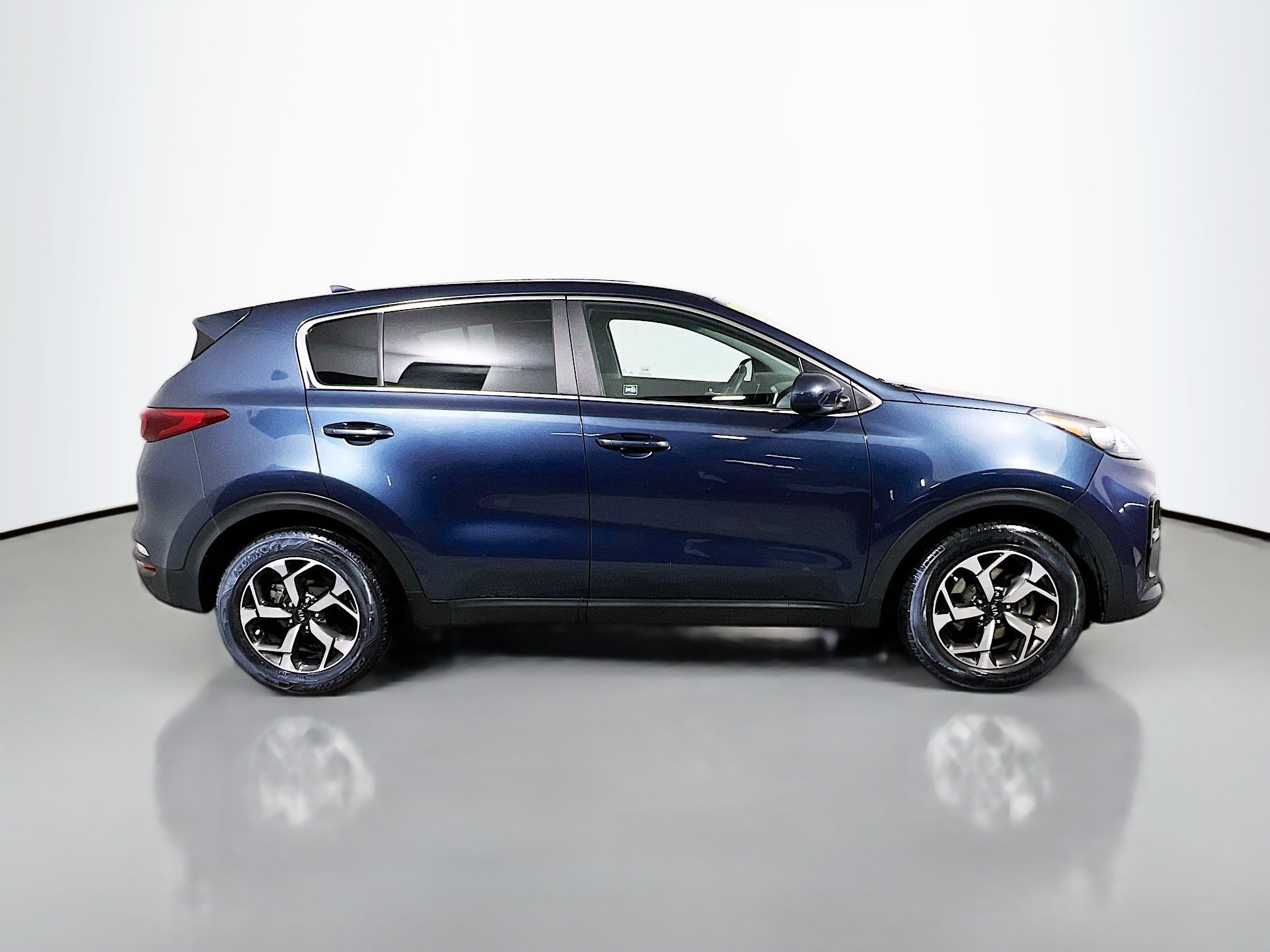 Used 2022 Kia Sportage LX image 3