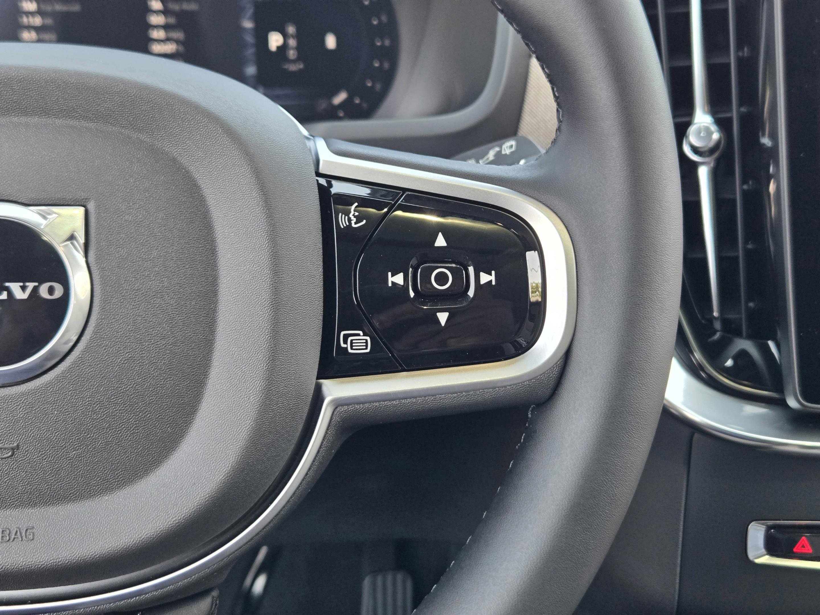 New 2026 Volvo XC90 B5 Core w/ Protection Package Premier image 25