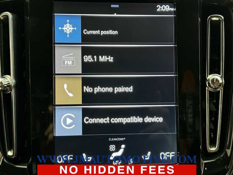 Used 2020 Volvo XC40 T5 R-Design image 22