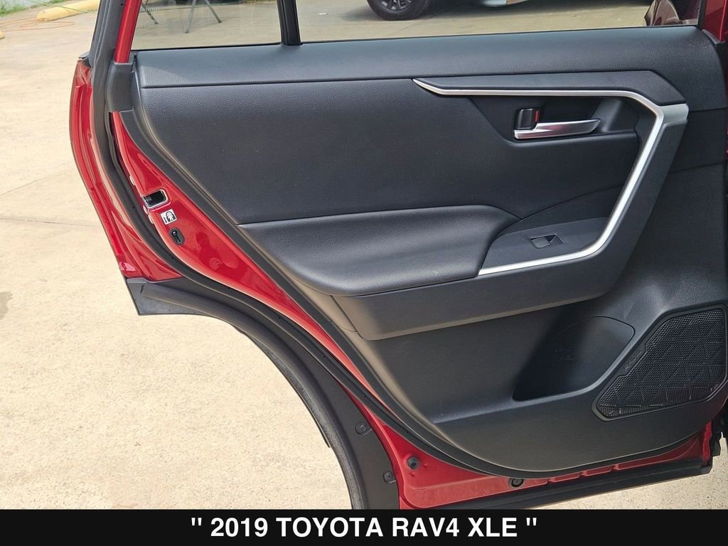 Used 2019 Toyota RAV4 XLE FWD image 18