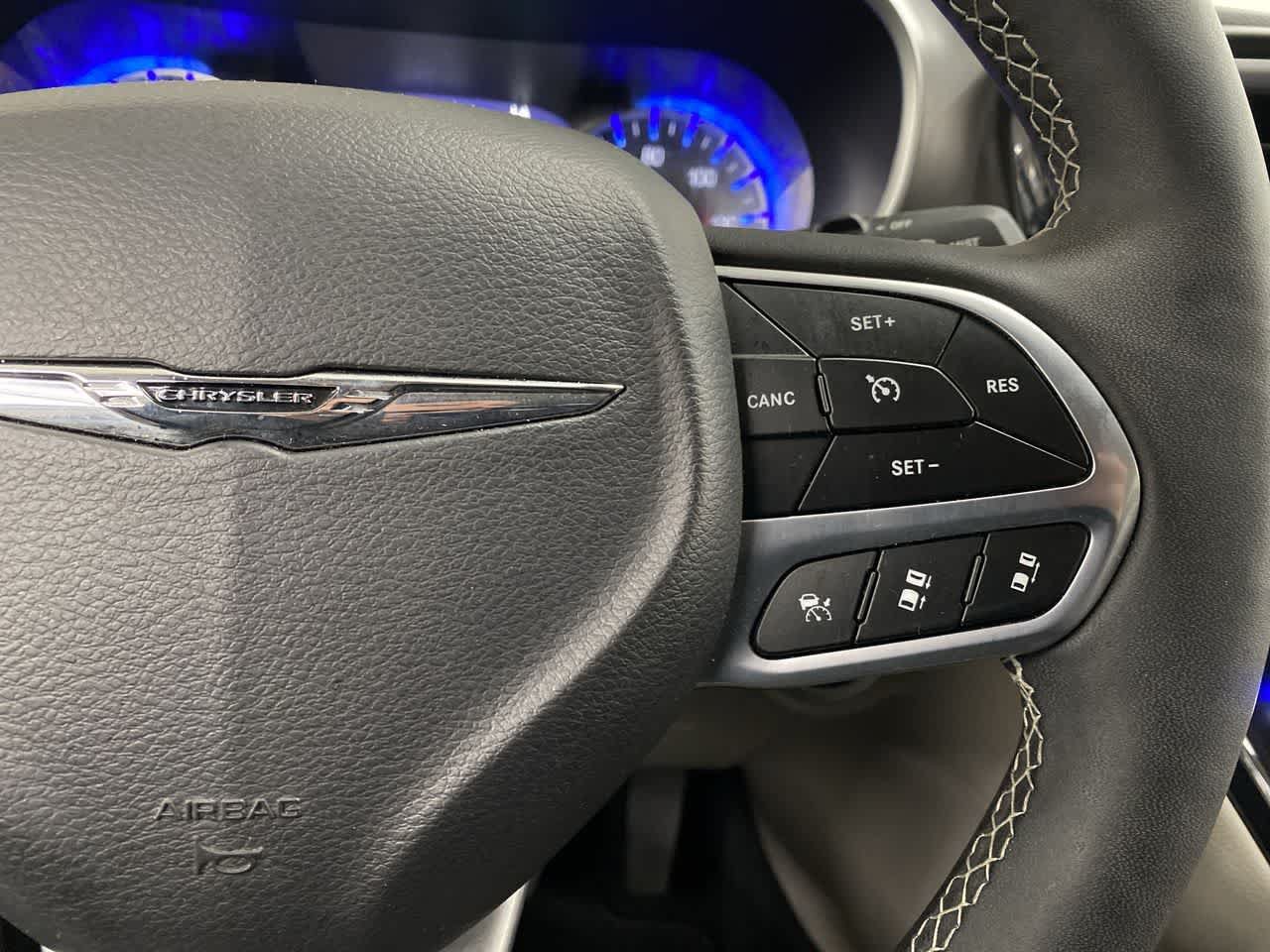 Used 2024 Chrysler Pacifica Touring-L FWD image 21