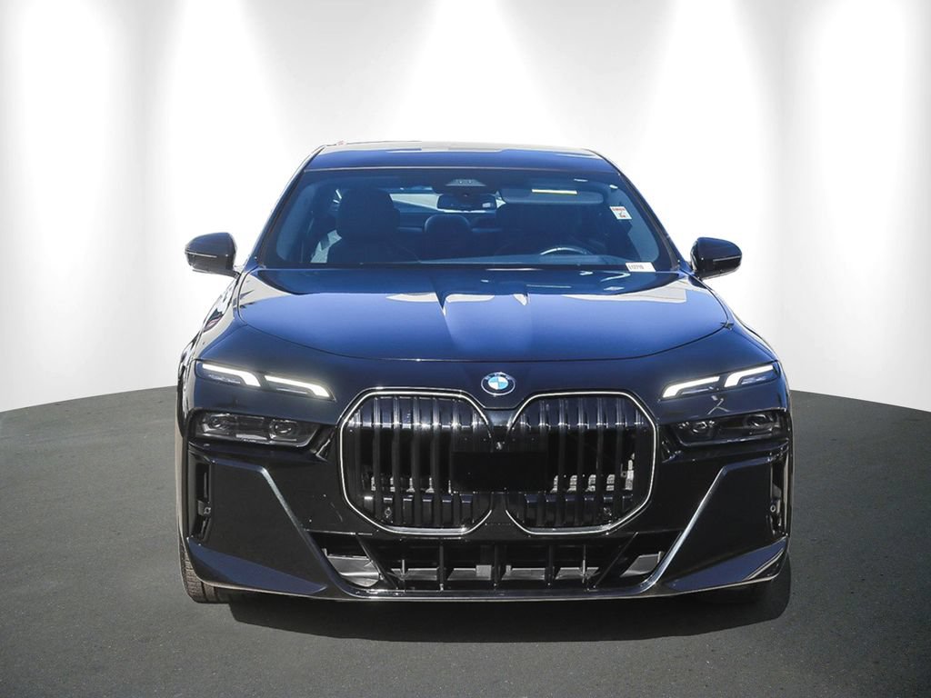 Used 2024 BMW 760i xDrive w/ Premium Package 2 AWD/4WD image 2