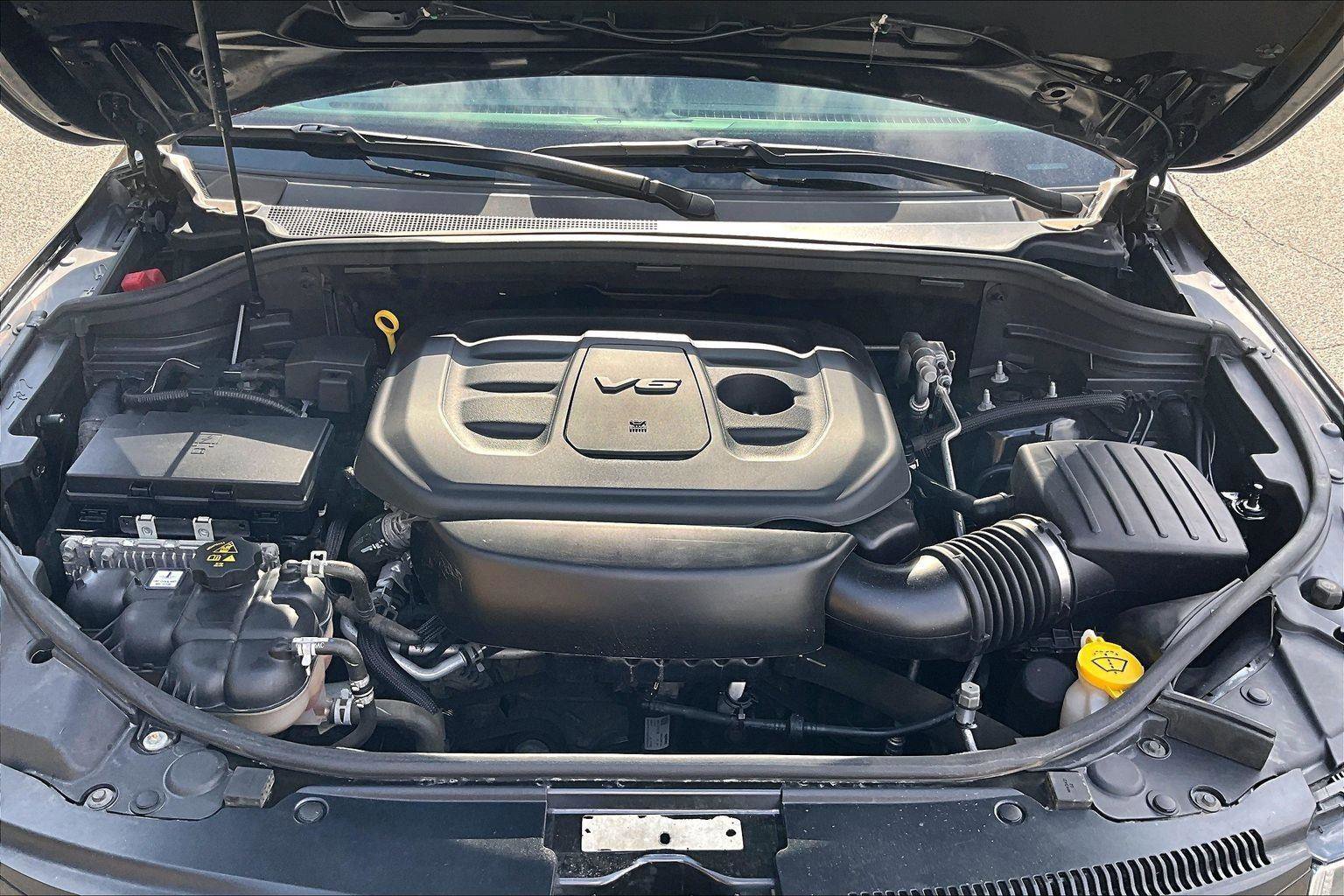 Used 2019 Jeep Grand Cherokee Laredo w/ Security & Convenience Group AWD/4WD image 16