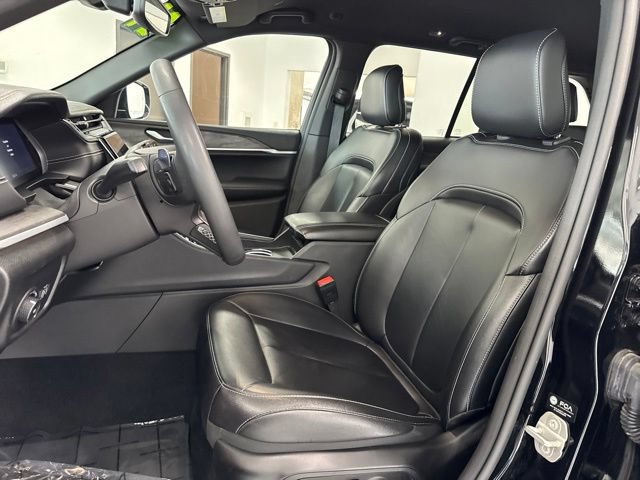 Used 2024 Jeep Grand Cherokee Limited w/ Black Appearance Package AWD/4WD image 18