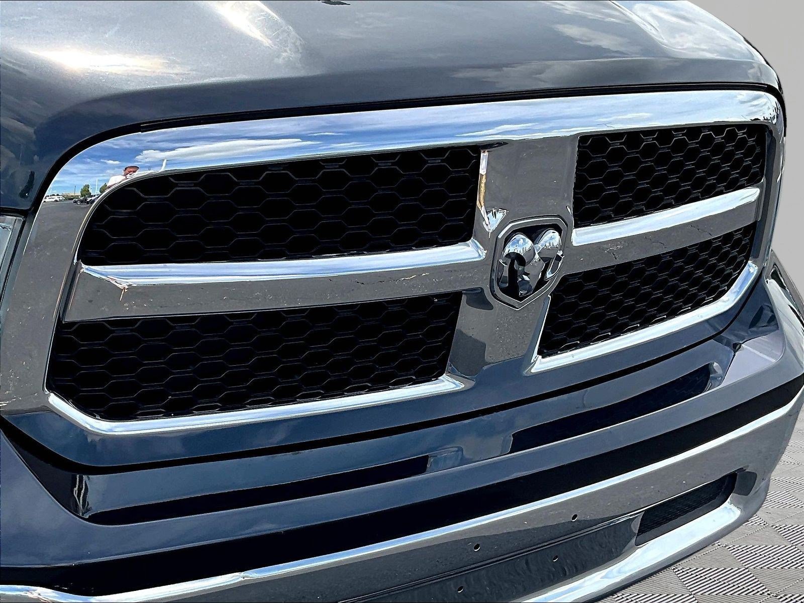 Used 2020 RAM 1500 Classic SLT AWD/4WD image 30