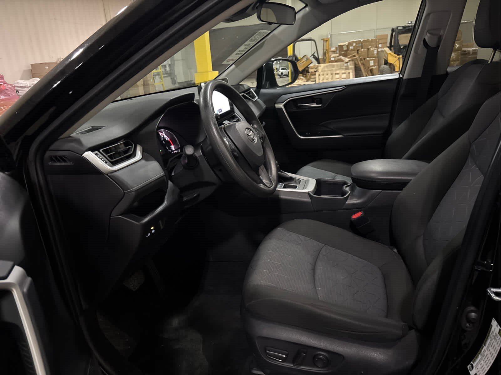Used 2025 Toyota RAV4 XLE AWD/4WD image 9