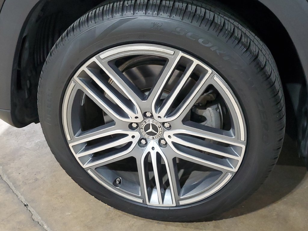 Used 2024 Mercedes-Benz GLS 450 4MATIC image 43