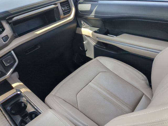 Used 2024 Ford Expedition Limited RWD image 19