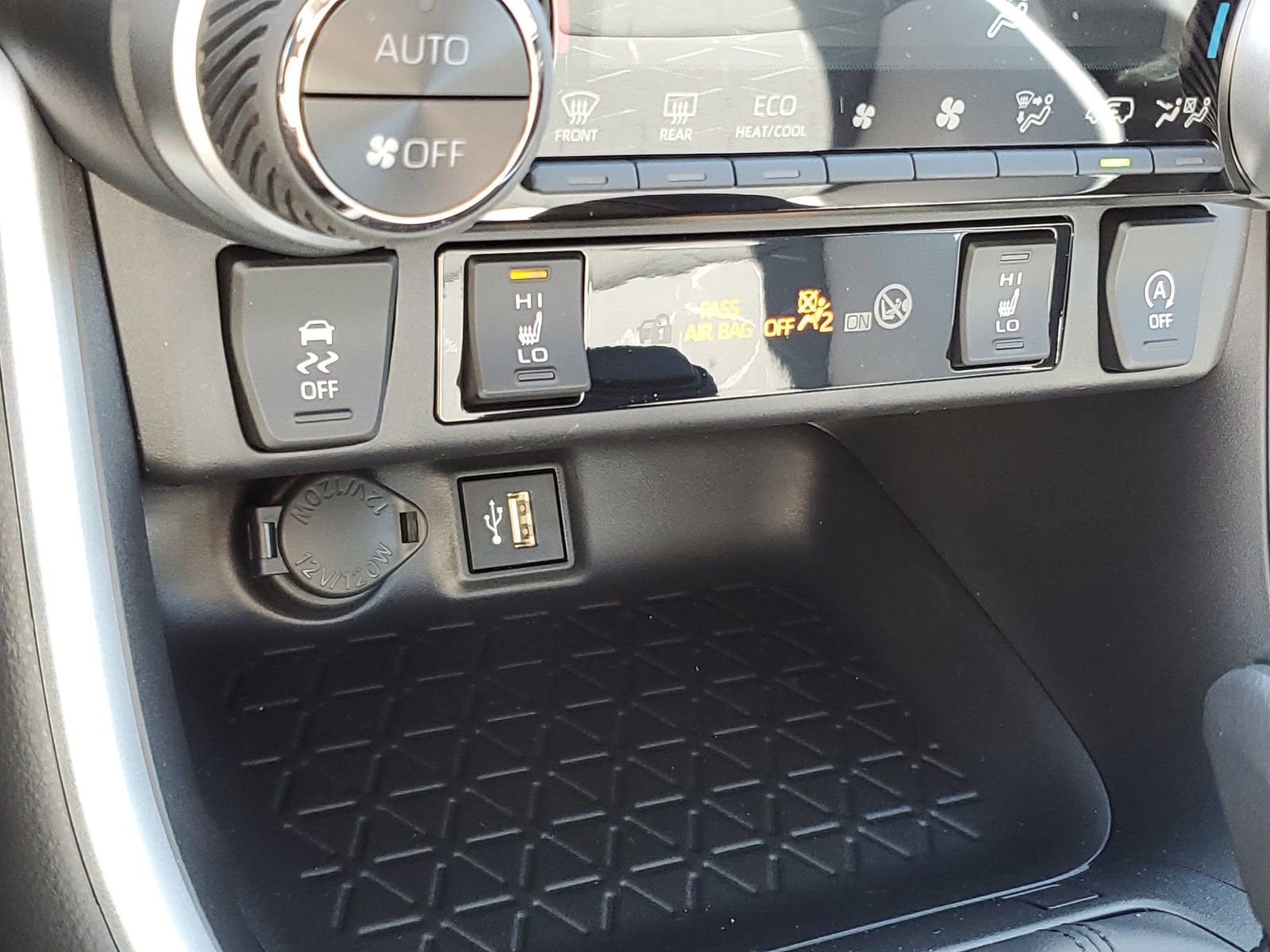 Certified 2025 Toyota RAV4 XLE w/ Convenience Package image 28