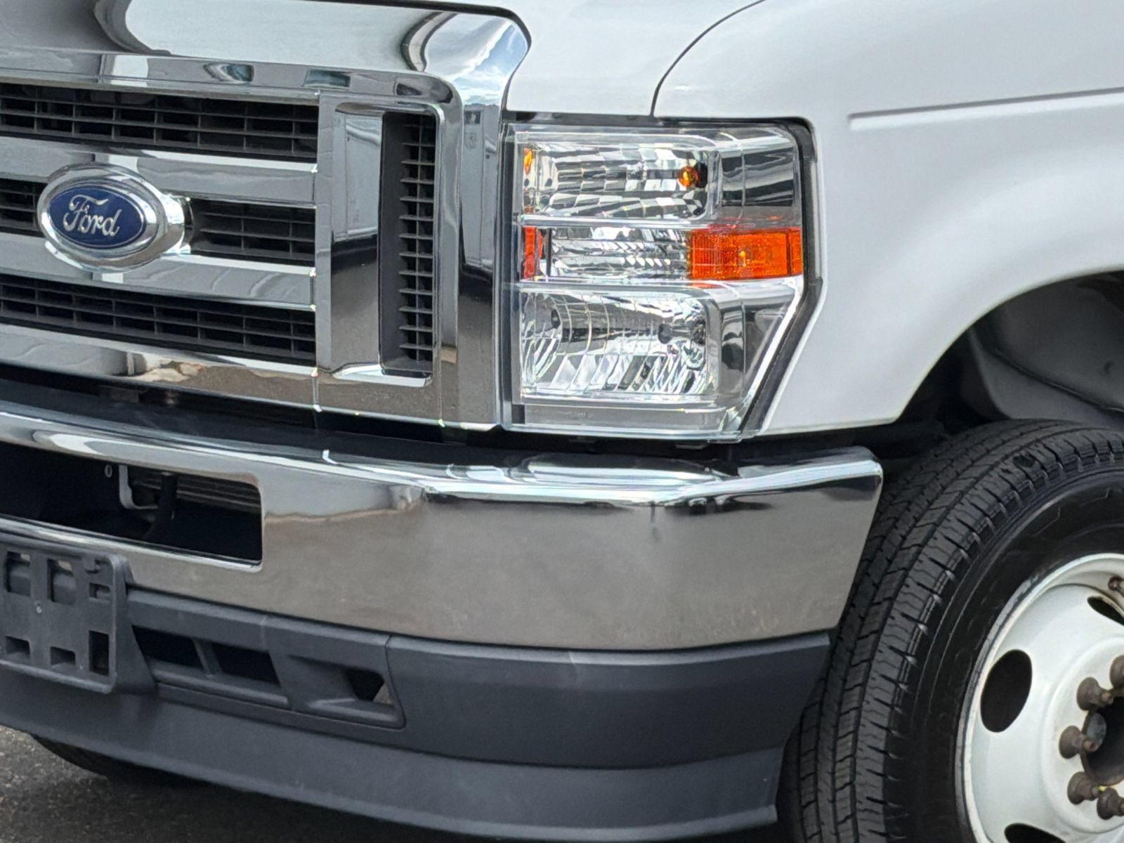 Used 2023 Ford E-350 and Econoline 350 Super Duty w/ Power Windows & Locks Group RWD image 2