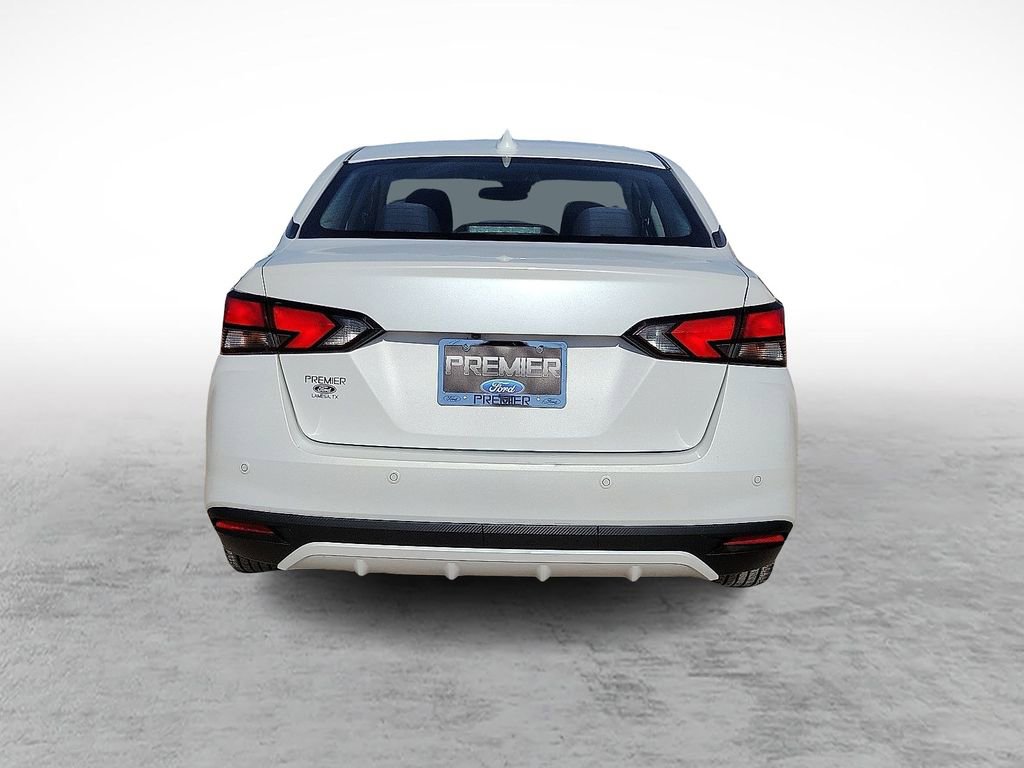 Used 2022 Nissan Versa SV FWD image 9