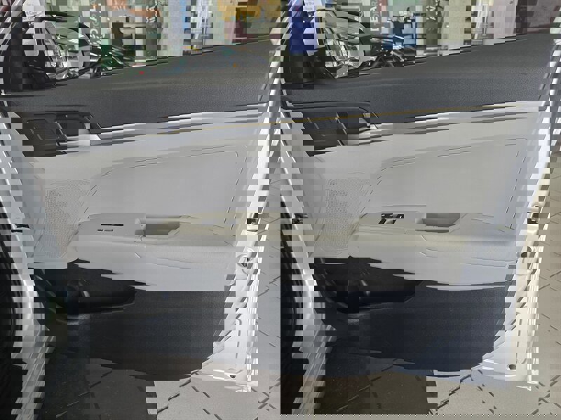 Used 2017 Hyundai Elantra SE image 12