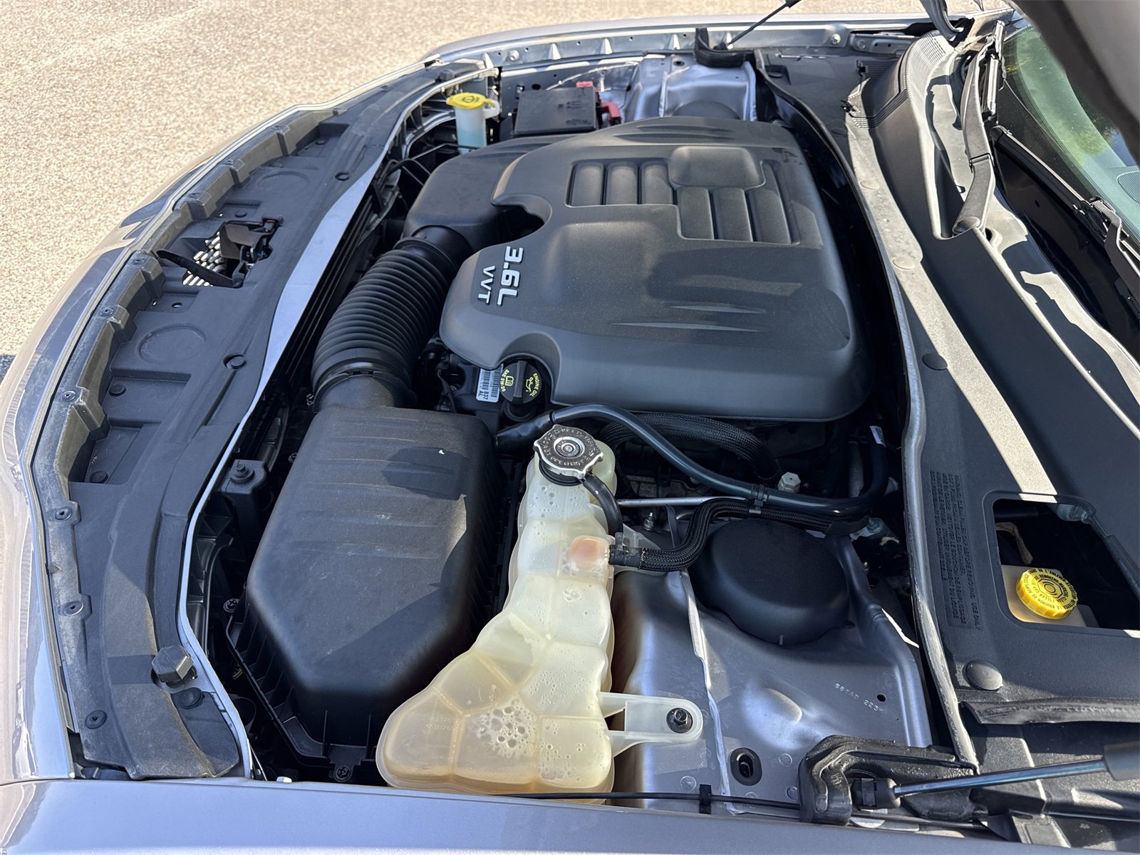 Used 2018 Chrysler 300 Limited image 32