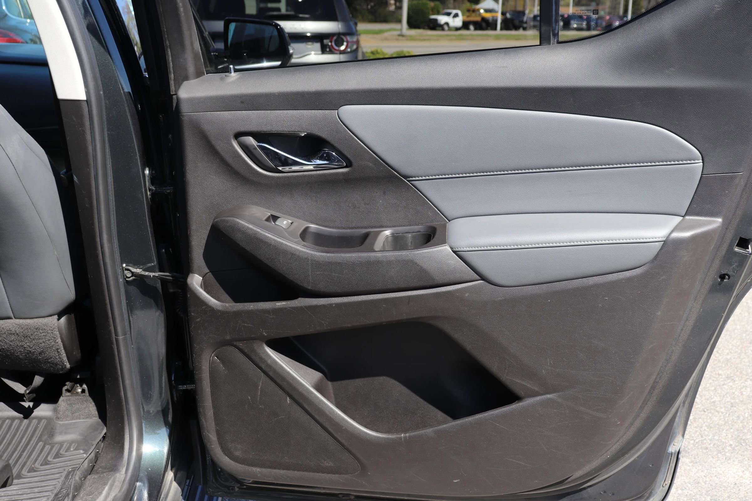 Used 2018 Chevrolet Traverse LT image 17