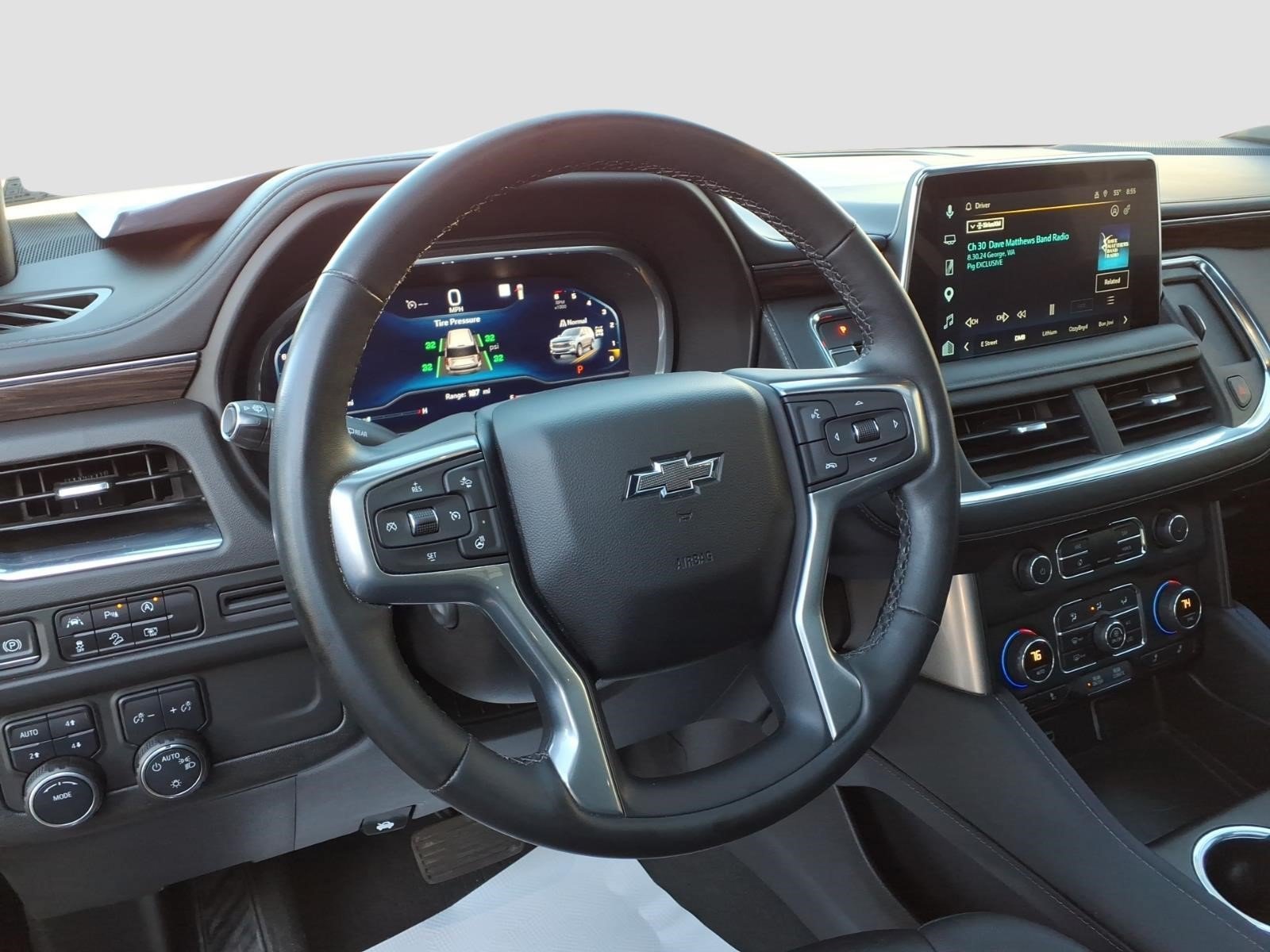 Used 2023 Chevrolet Tahoe Z71 w/ Luxury Package AWD/4WD image 11