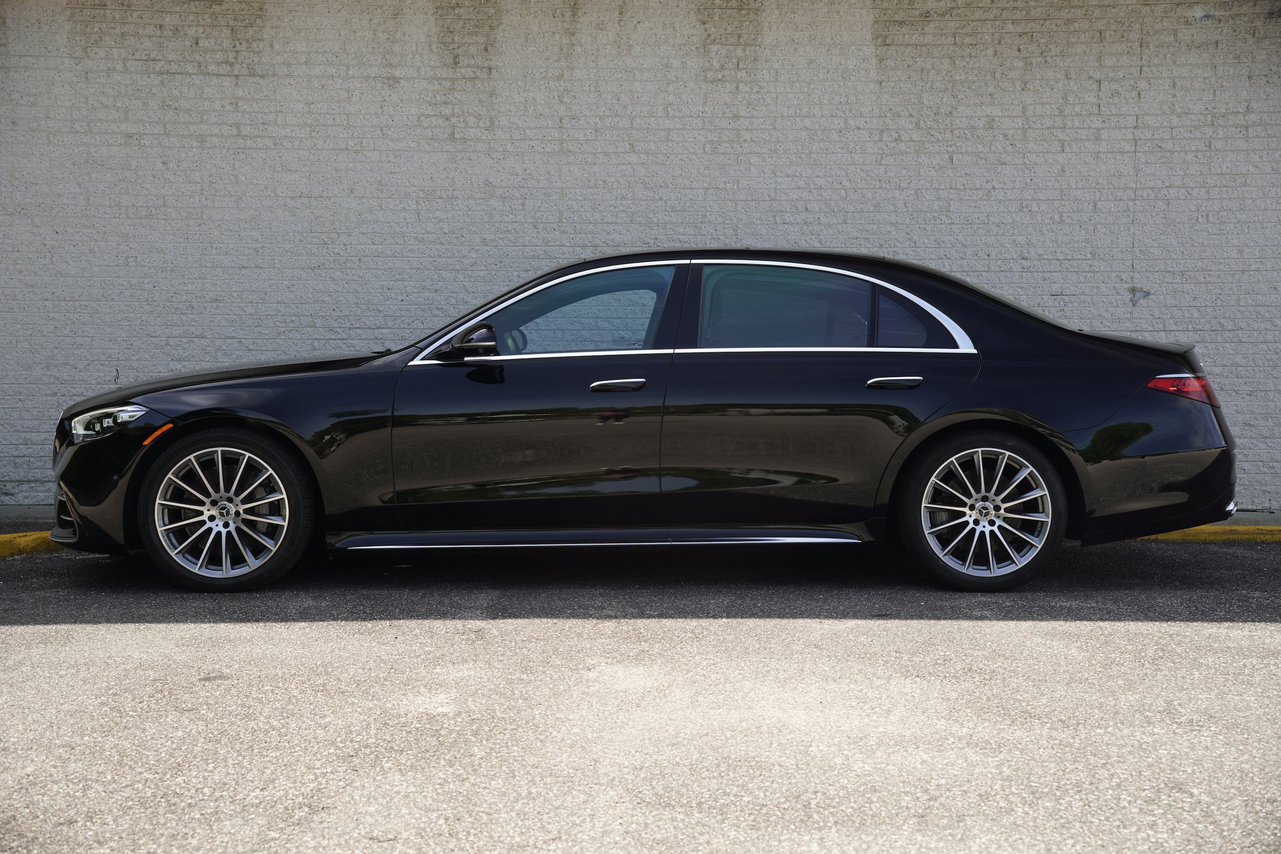 Used 2022 Mercedes-Benz S 500 4MATIC w/ AMG Line Package image 4
