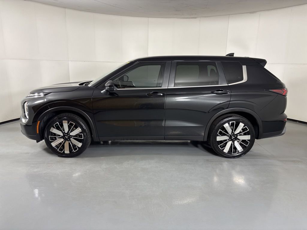 Used 2025 Mitsubishi Outlander SE AWD/4WD image 5