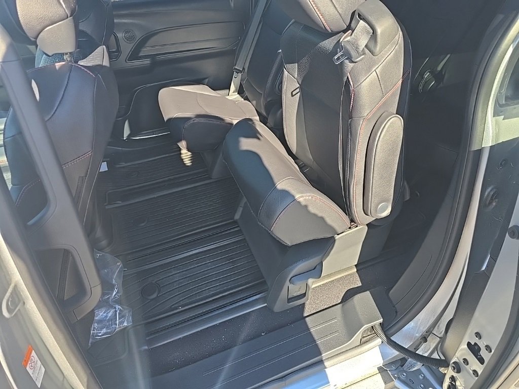 Used 2025 Toyota Sienna XSE image 12