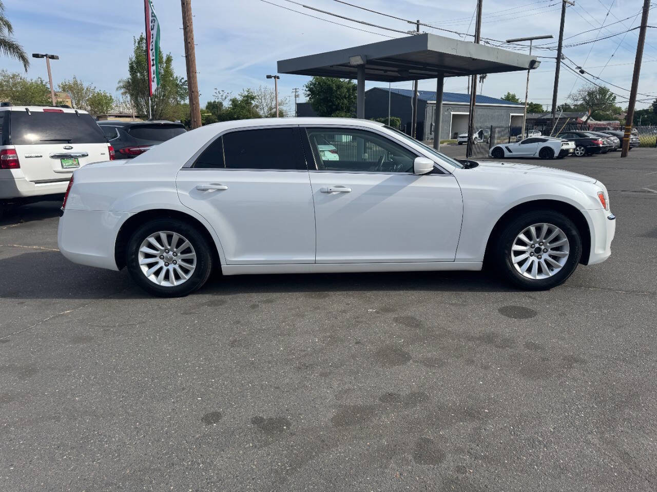 Used 2011 Chrysler 300 RWD image 8