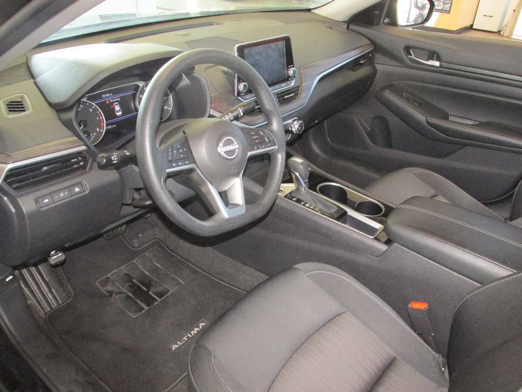 Used 2024 Nissan Altima 2.5 SV image 5