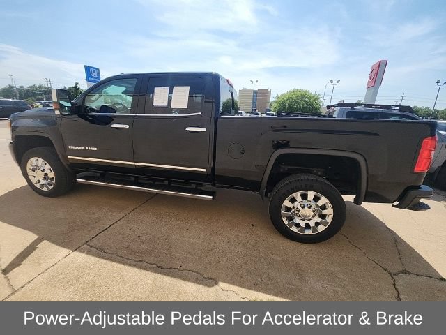 Used 2018 GMC Sierra 2500 Denali w/ Duramax Plus Package AWD/4WD image 9