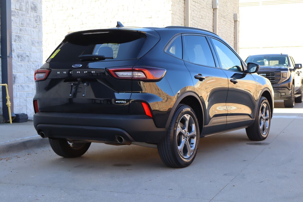 Used 2025 Ford Escape ST-Line AWD/4WD image 3