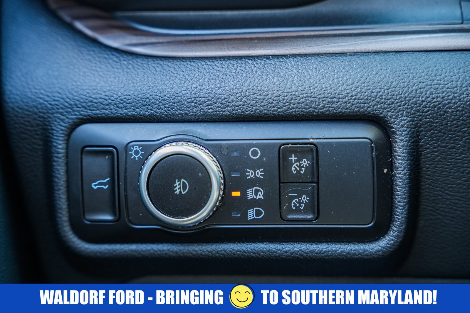 Used 2023 Ford Explorer Limited w/ Limited Technology Package AWD/4WD image 47
