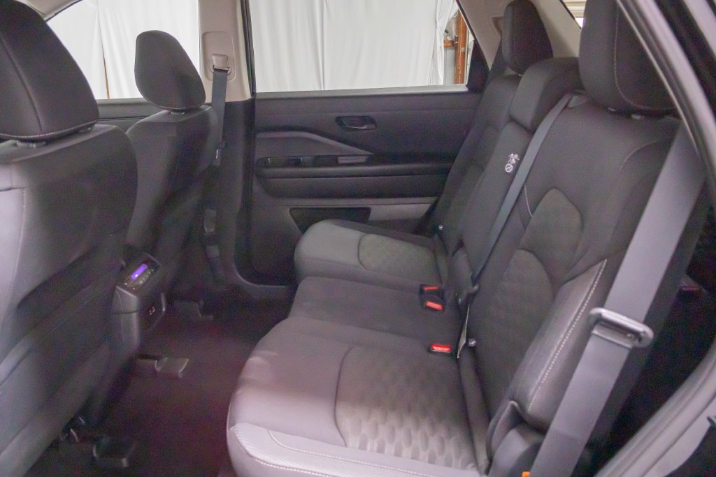 Used 2024 Nissan Pathfinder SV AWD/4WD image 12