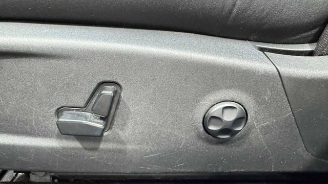 Used 2019 Chrysler 300 Touring w/ Sport Appearance Package image 22