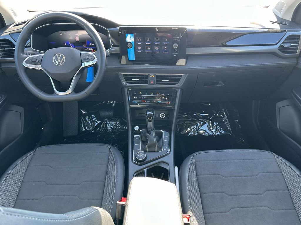 New 2025 Volkswagen Taos SE image 10