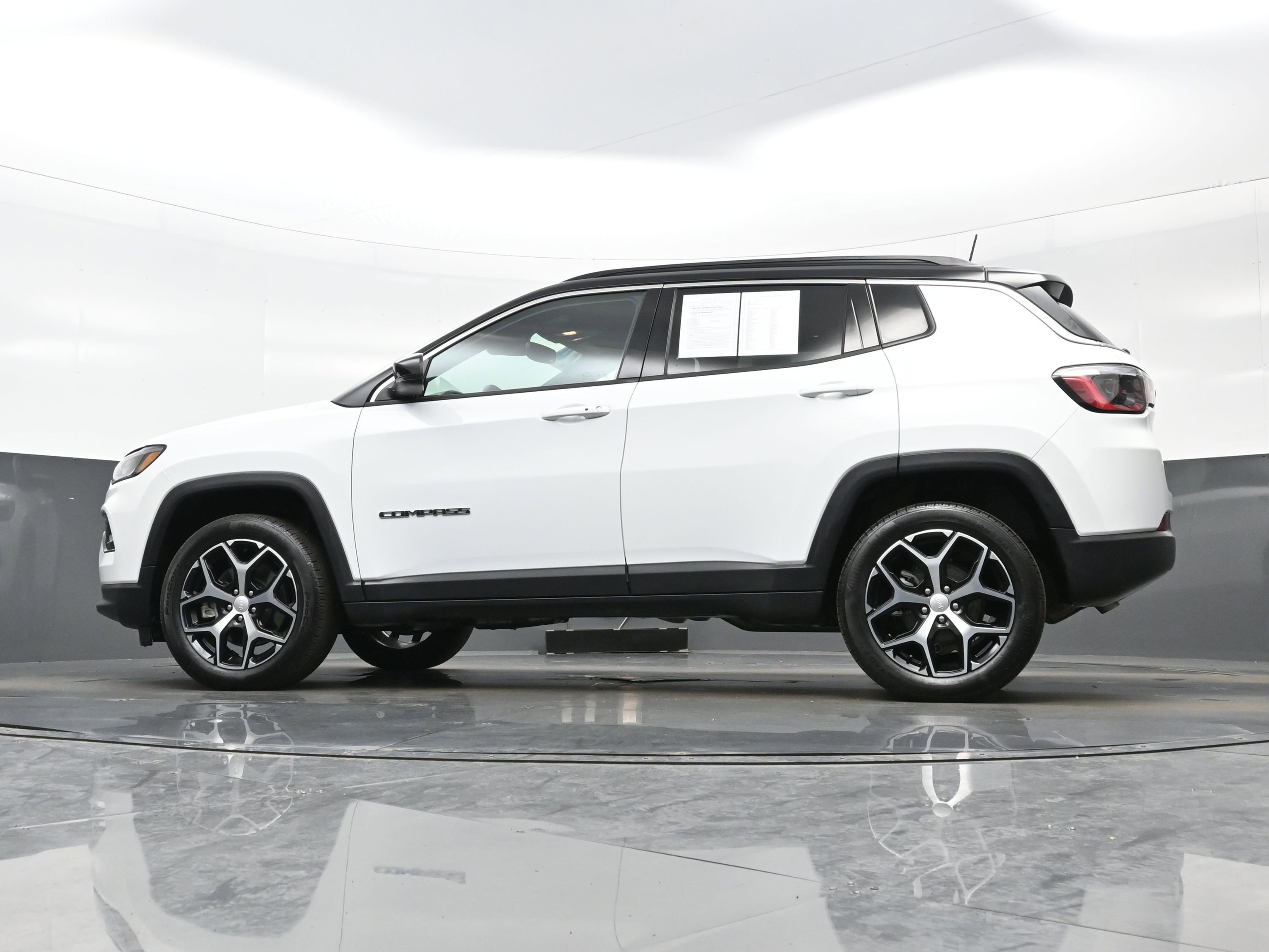 Used 2024 Jeep Compass Limited image 26