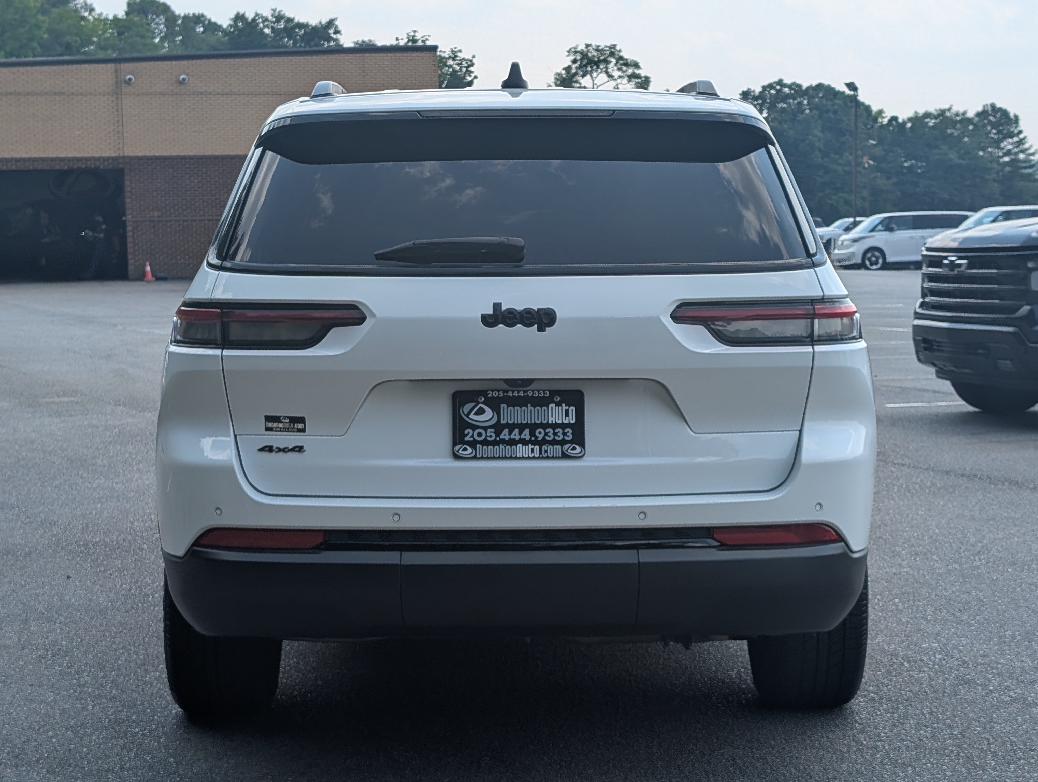 Used 2024 Jeep Grand Cherokee L Laredo AWD/4WD image 8