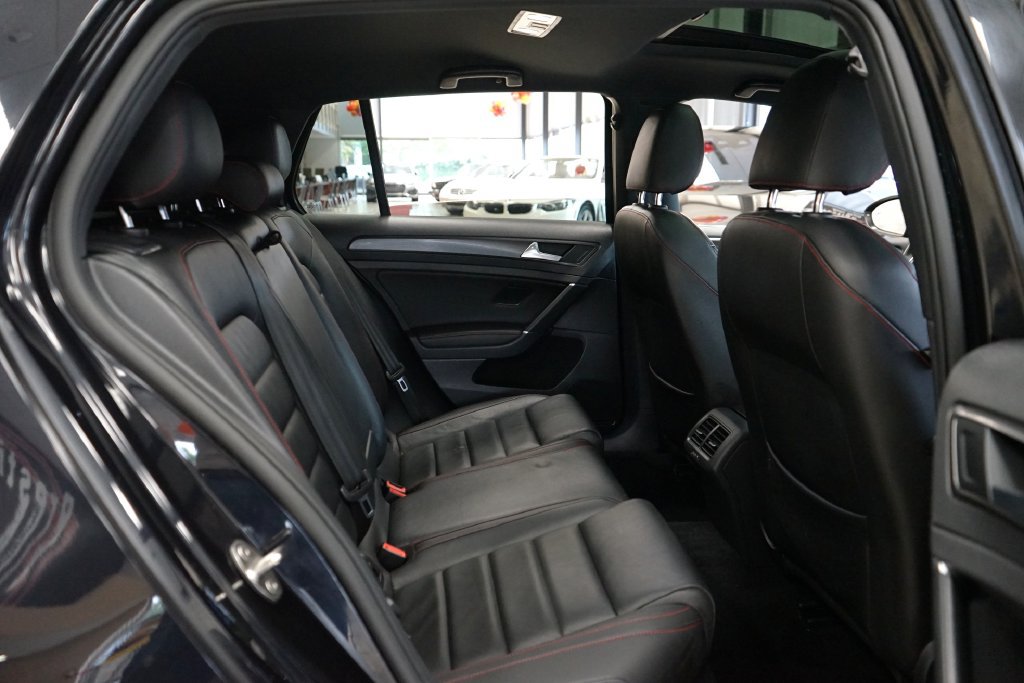 Used 2019 Volkswagen GTI SE FWD image 13