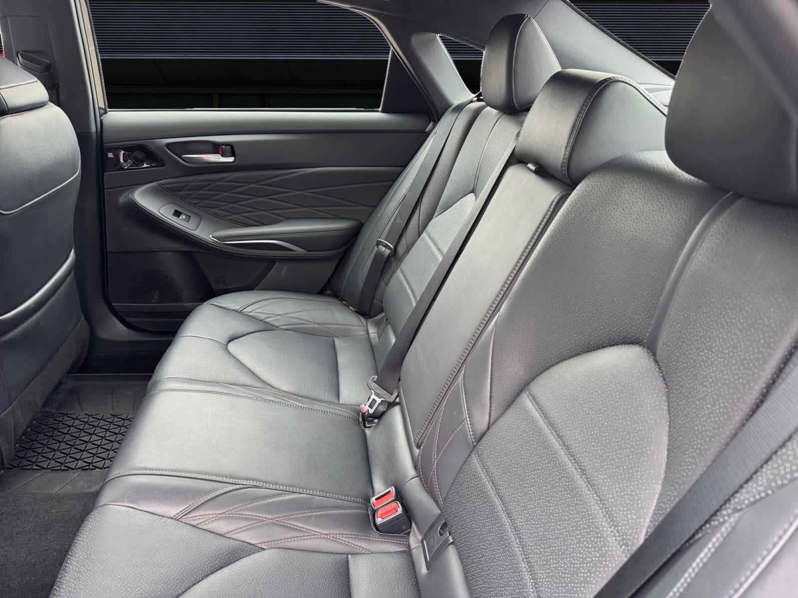 Used 2022 Toyota Avalon Limited image 14