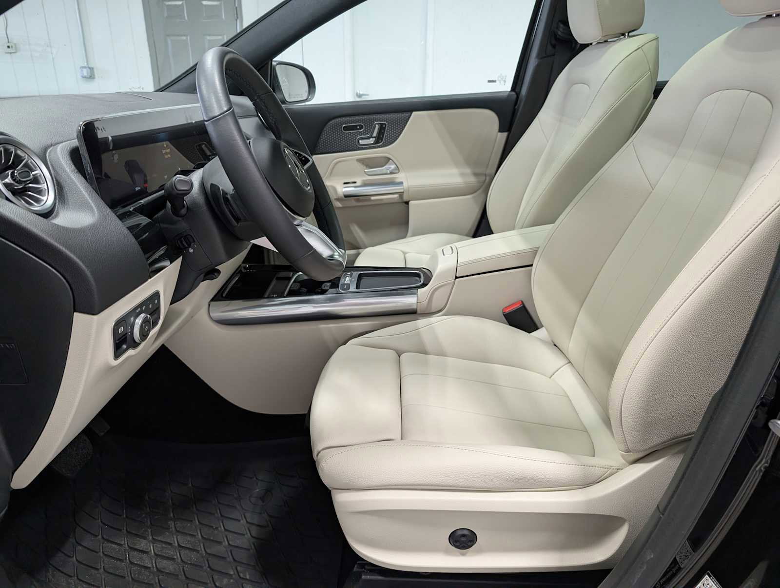 Certified 2026 Mercedes-Benz GLA 250 4MATIC image 4
